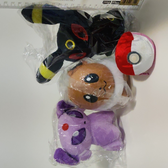 Eevee, Esepon, Umbreon & Pokéball/Jigglypuff Bundle - Picture 1 of 5